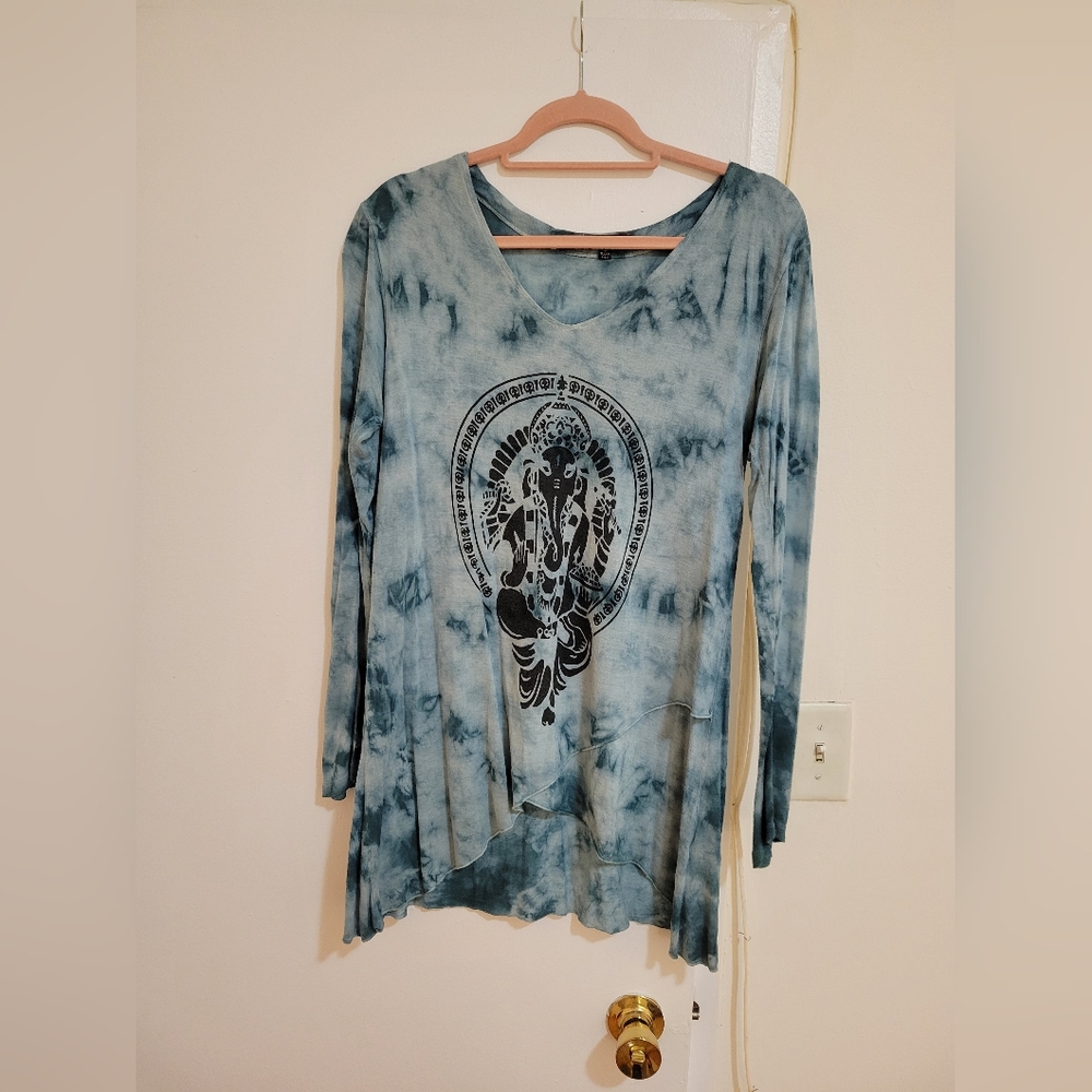 Tie dye teal graphic long sleeve tunic, Large Yak n Yeti